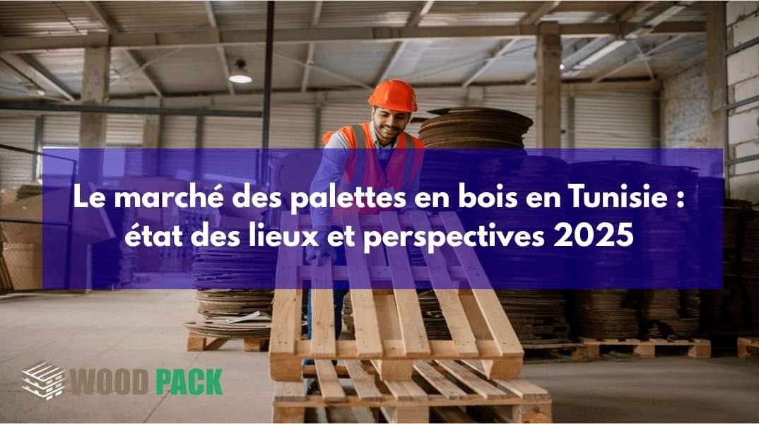 Ouvrier manipulant des palettes en bois en Tunisie